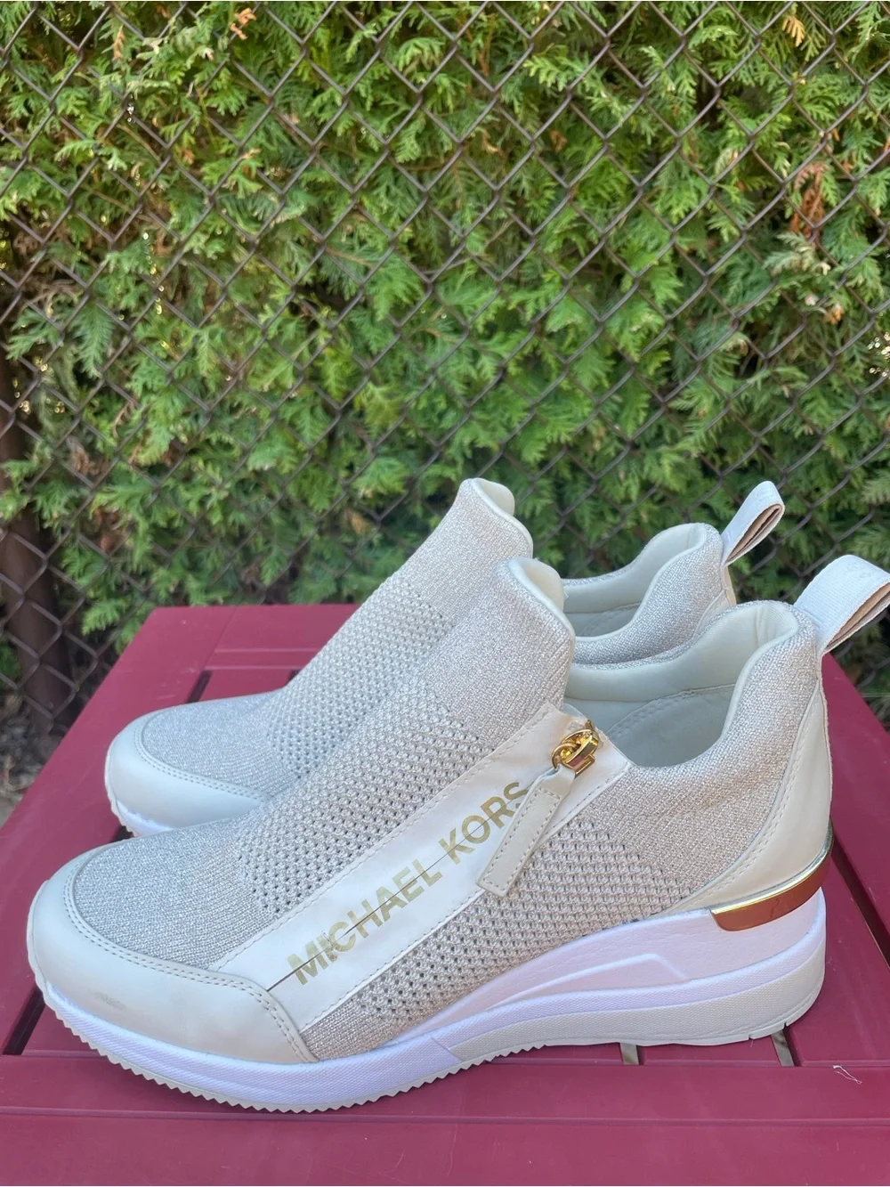 ✨✨MICHAEL  KORS Glitter Knit Sneakers Size ✨✨ - Picture 4 of 10